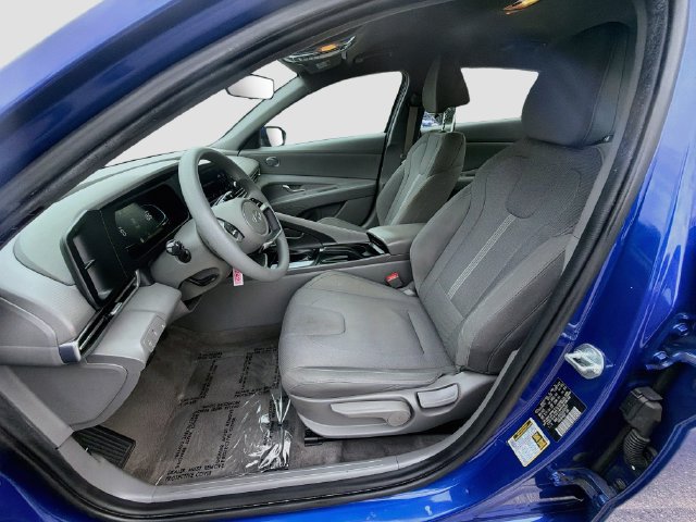 Certified 2025 Hyundai Elantra SE FWD image 21