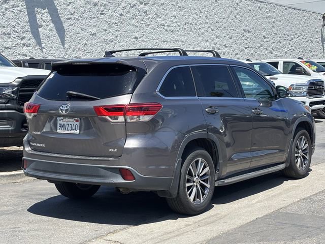Used 2018 Toyota Highlander XLE FWD image 3
