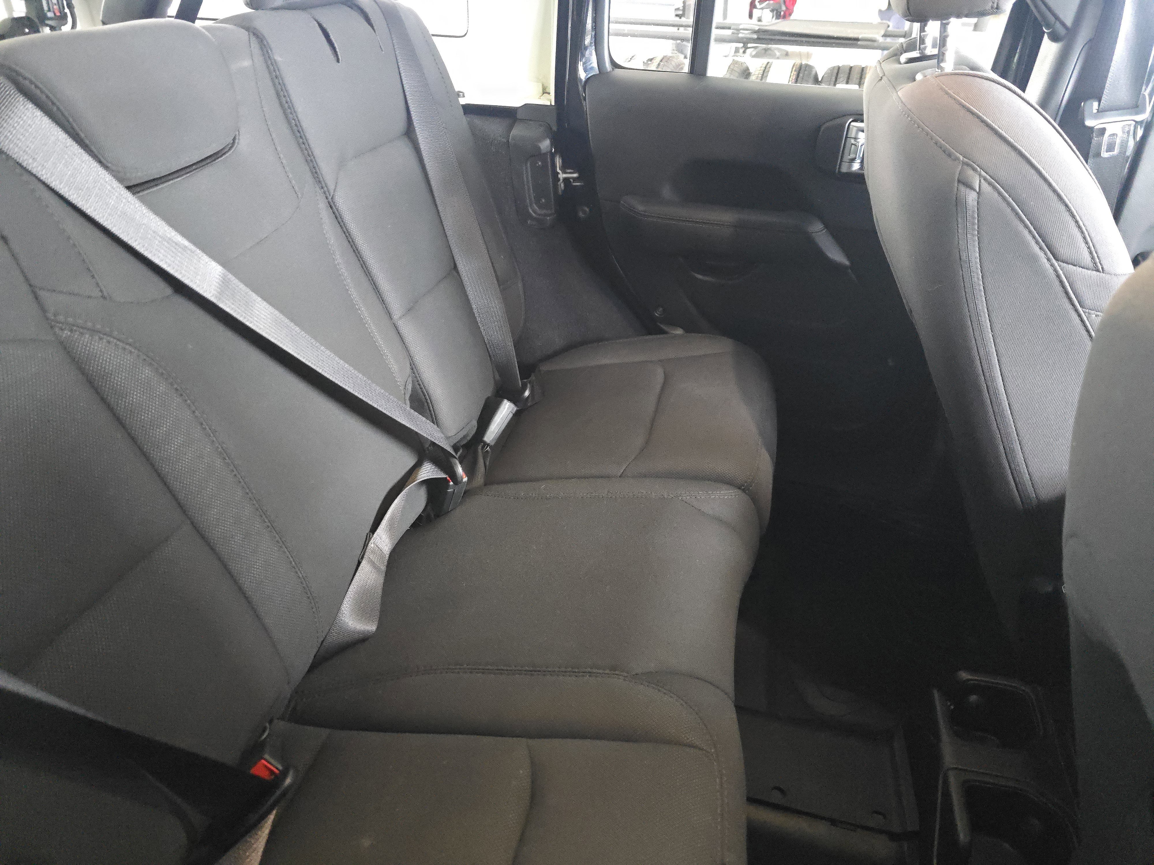 Used 2020 Jeep Wrangler Unlimited Sahara image 26