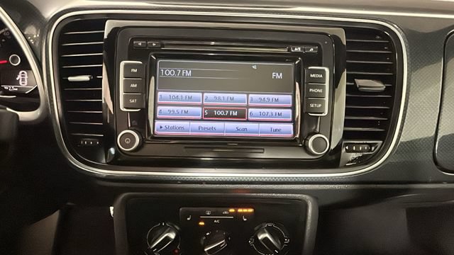 Used 2013 Volkswagen Beetle Turbo FWD image 23