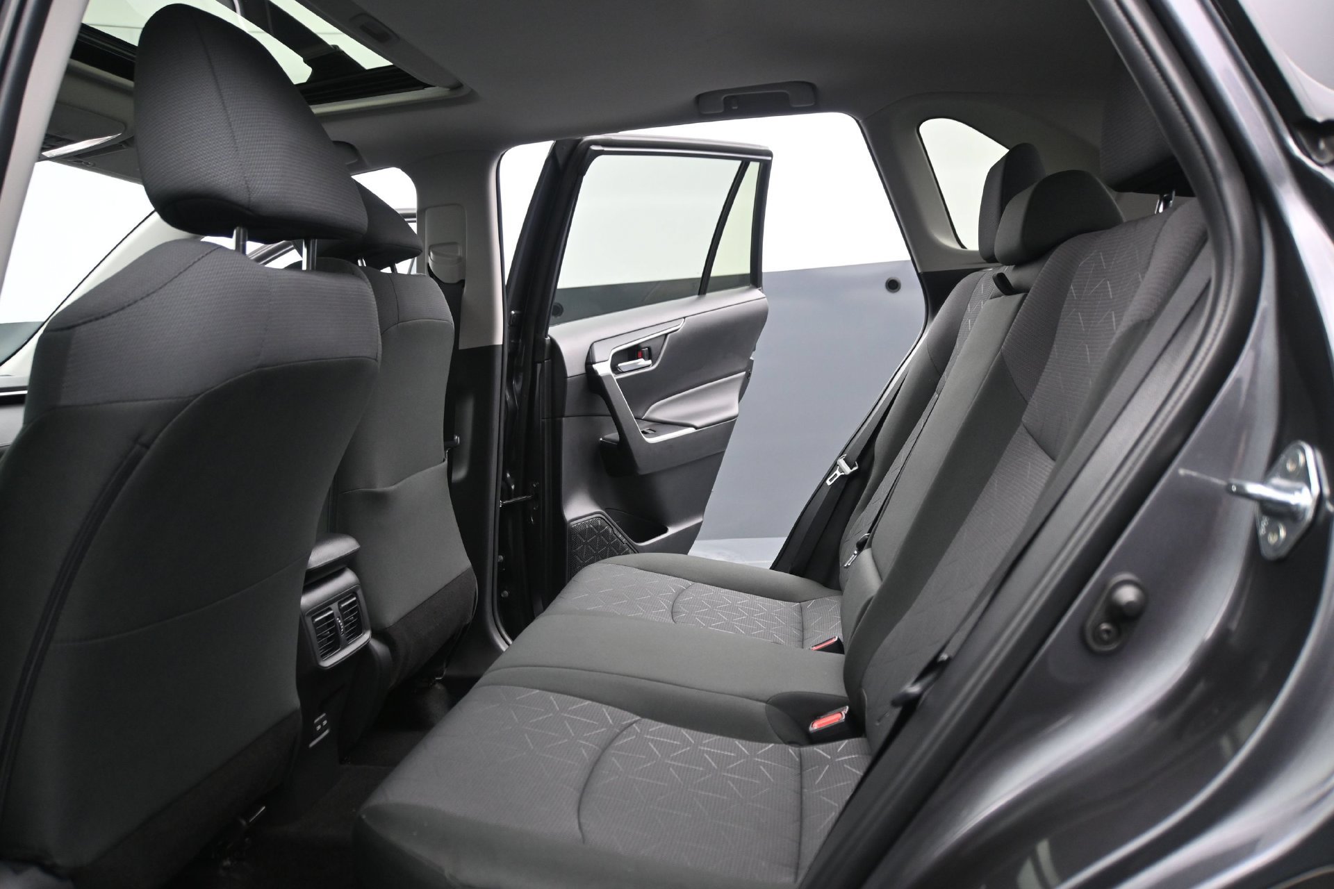 Used 2025 Toyota RAV4 XLE w/ Convenience Package AWD/4WD image 17