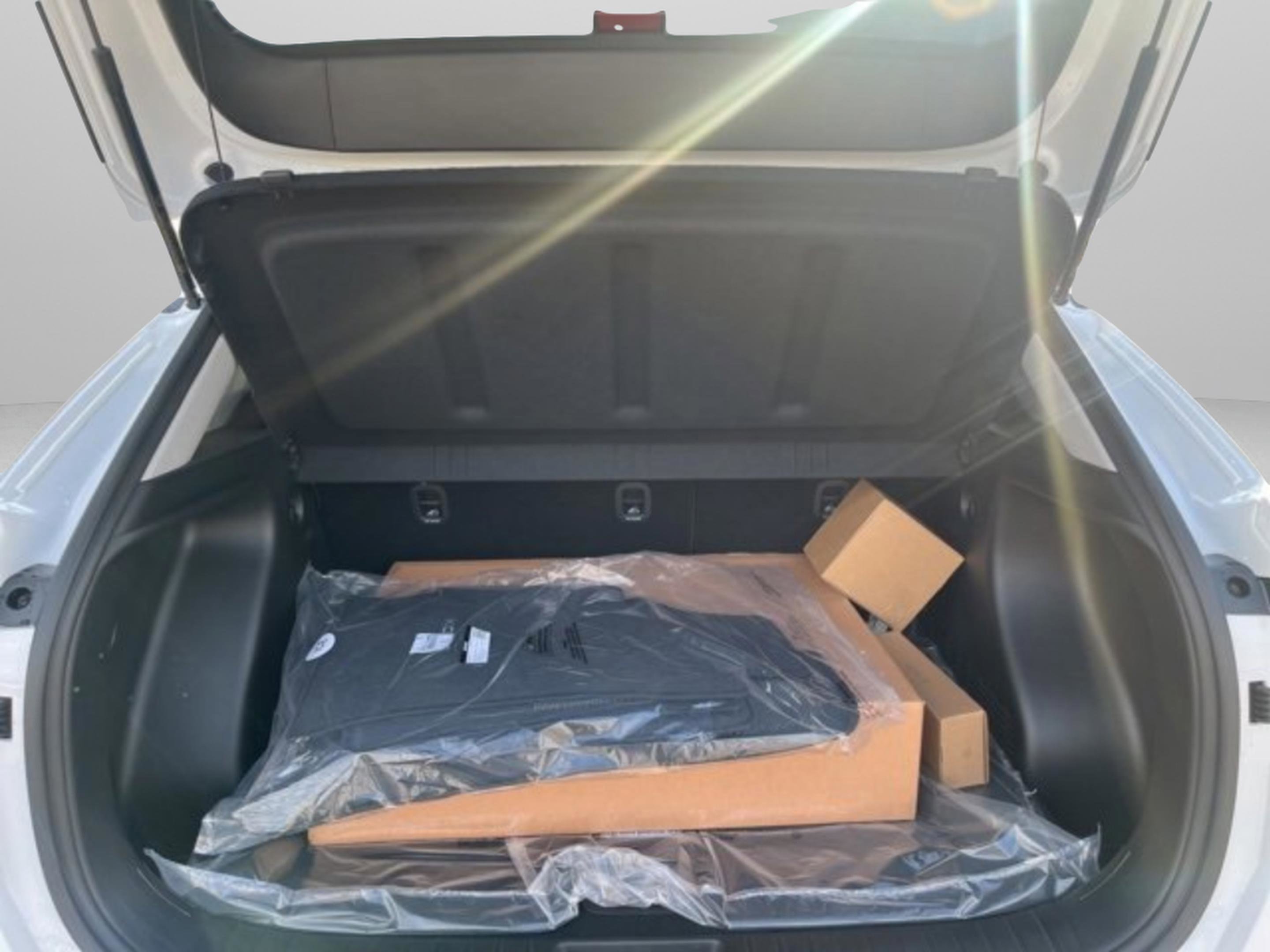 Certified 2025 Hyundai Kona SEL AWD/4WD image 24