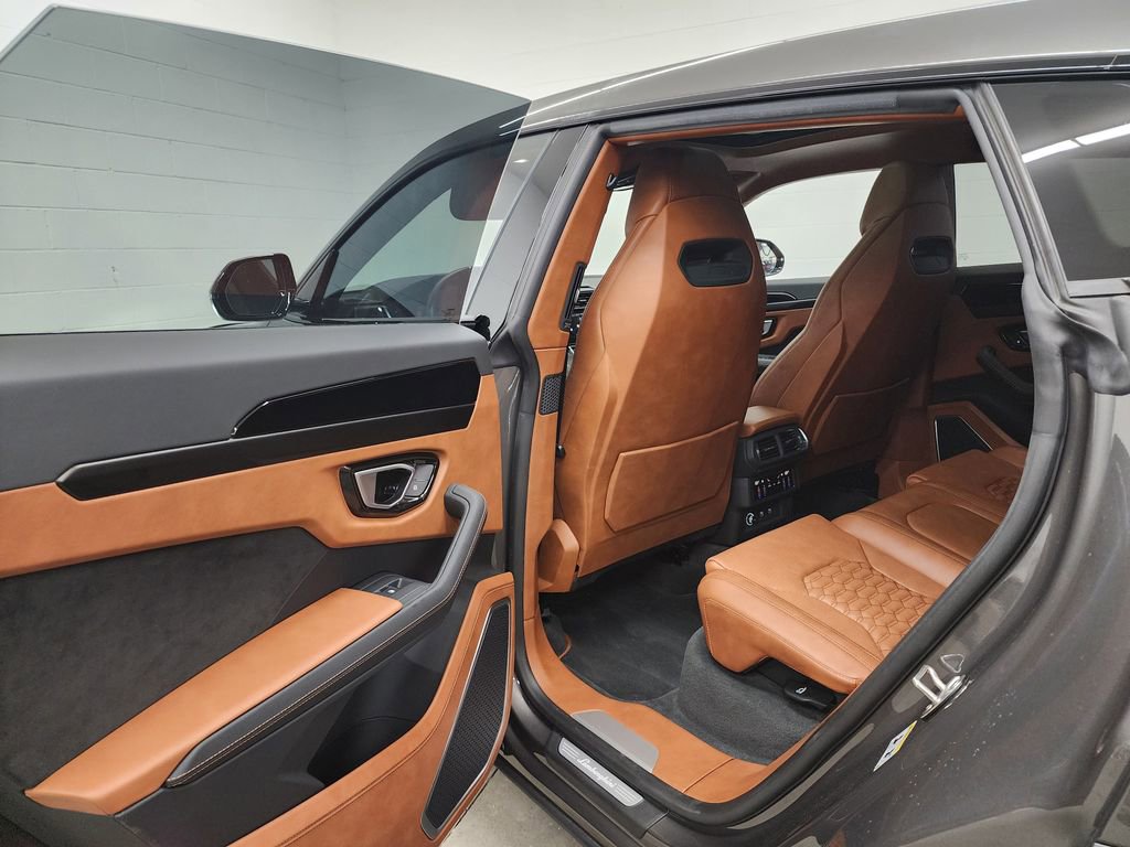 Used 2022 Lamborghini Urus image 26