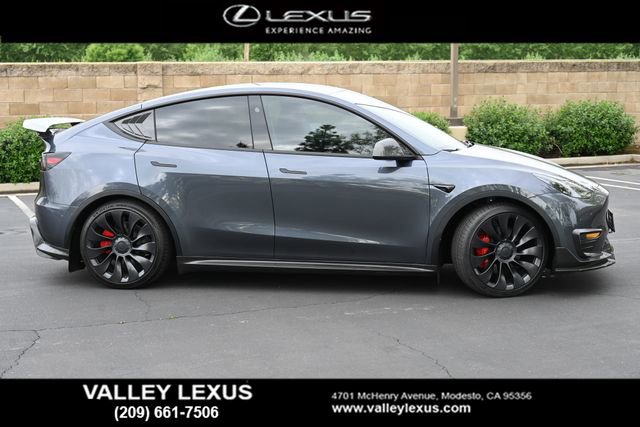 Used 2023 Tesla Model Y Performance image 3