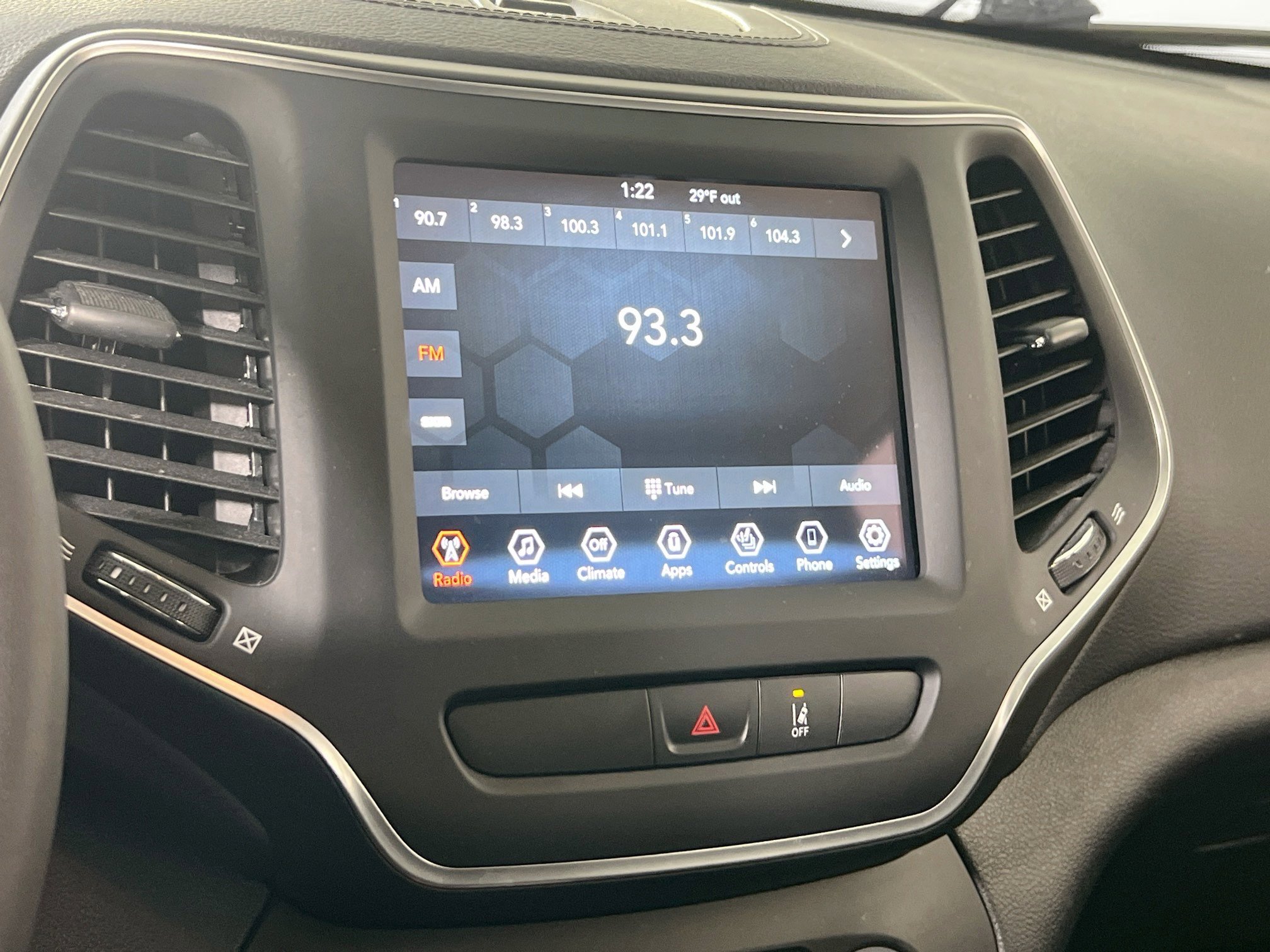 Used 2022 Jeep Cherokee Latitude Lux w/ Sun & Sound Group AWD/4WD image 15