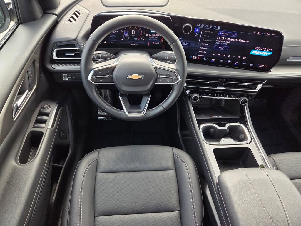 Certified 2025 Chevrolet Traverse LT FWD image 10