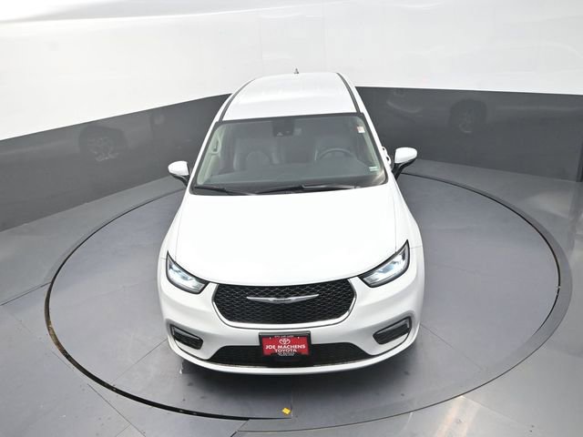 Used 2023 Chrysler Pacifica Touring-L image 18