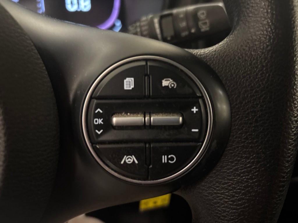 Used 2023 Kia Soul LX w/ LX Technology Package FWD image 17