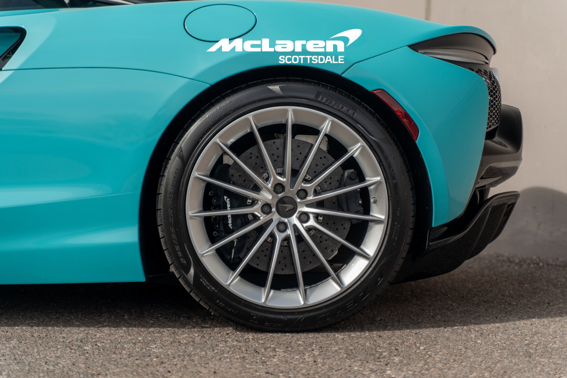 Used 2025 McLaren Artura image 23