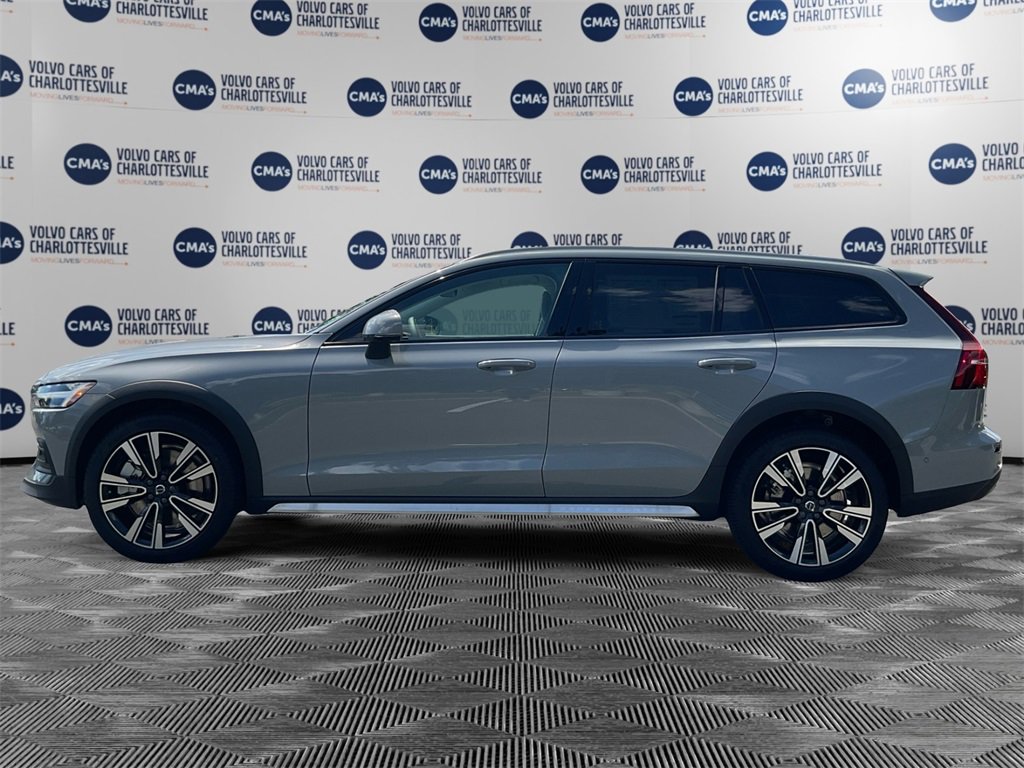 New 2026 Volvo V60 B5 Cross Country Ultra w/ Protection Package Premier image 2