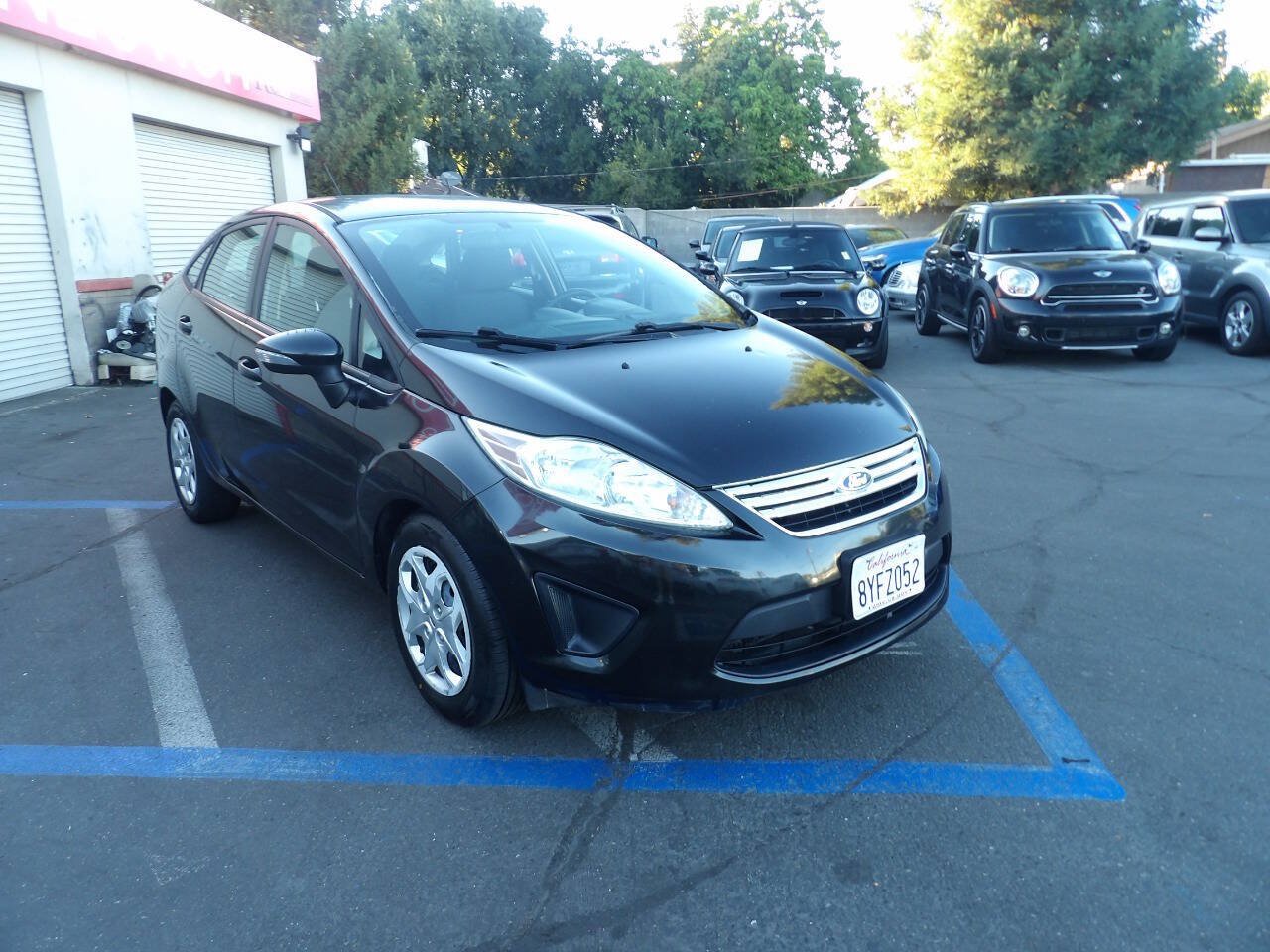 Used 2013 Ford Fiesta SE FWD image 2