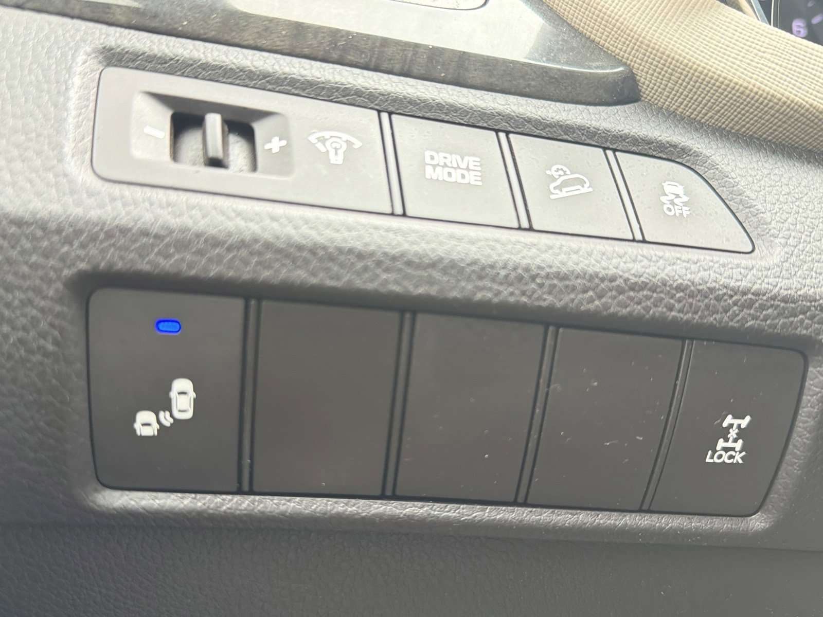 Used 2017 Hyundai Santa Fe Sport image 16