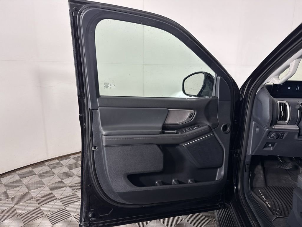 Used 2025 Ford Expedition Active AWD/4WD image 13