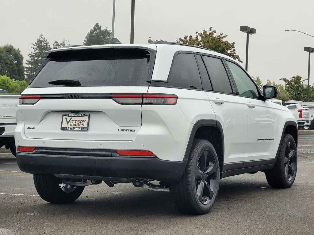 New 2025 Jeep Grand Cherokee Limited w/ Black Appearance Package AWD/4WD image 3