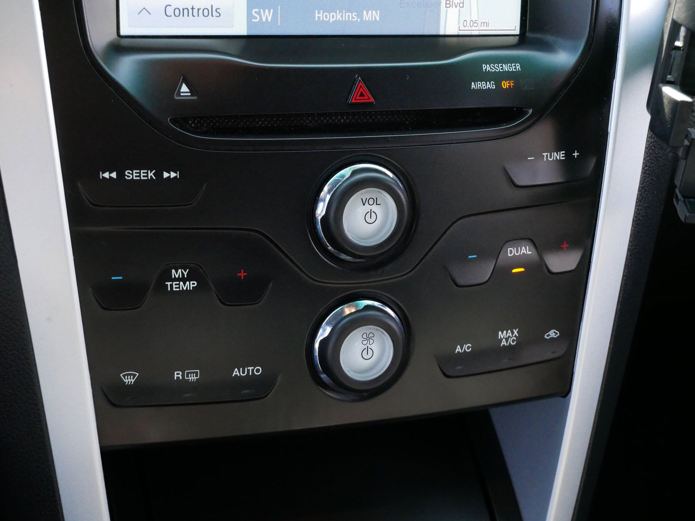 Used 2014 Ford Explorer XLT w/ Equipment Group 202A image 23