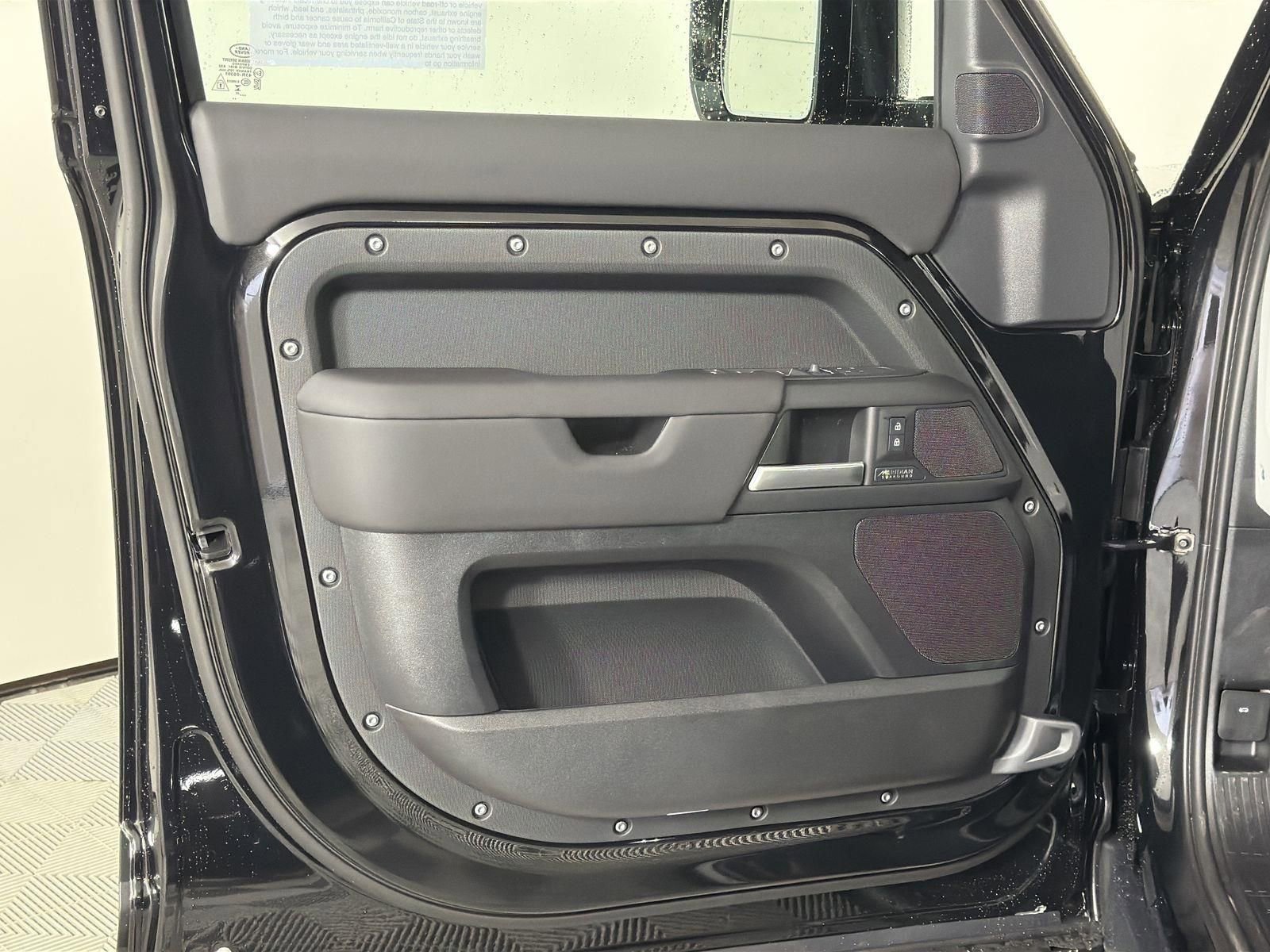 New 2026 Land Rover Defender 110 X-Dynamic SE image 21