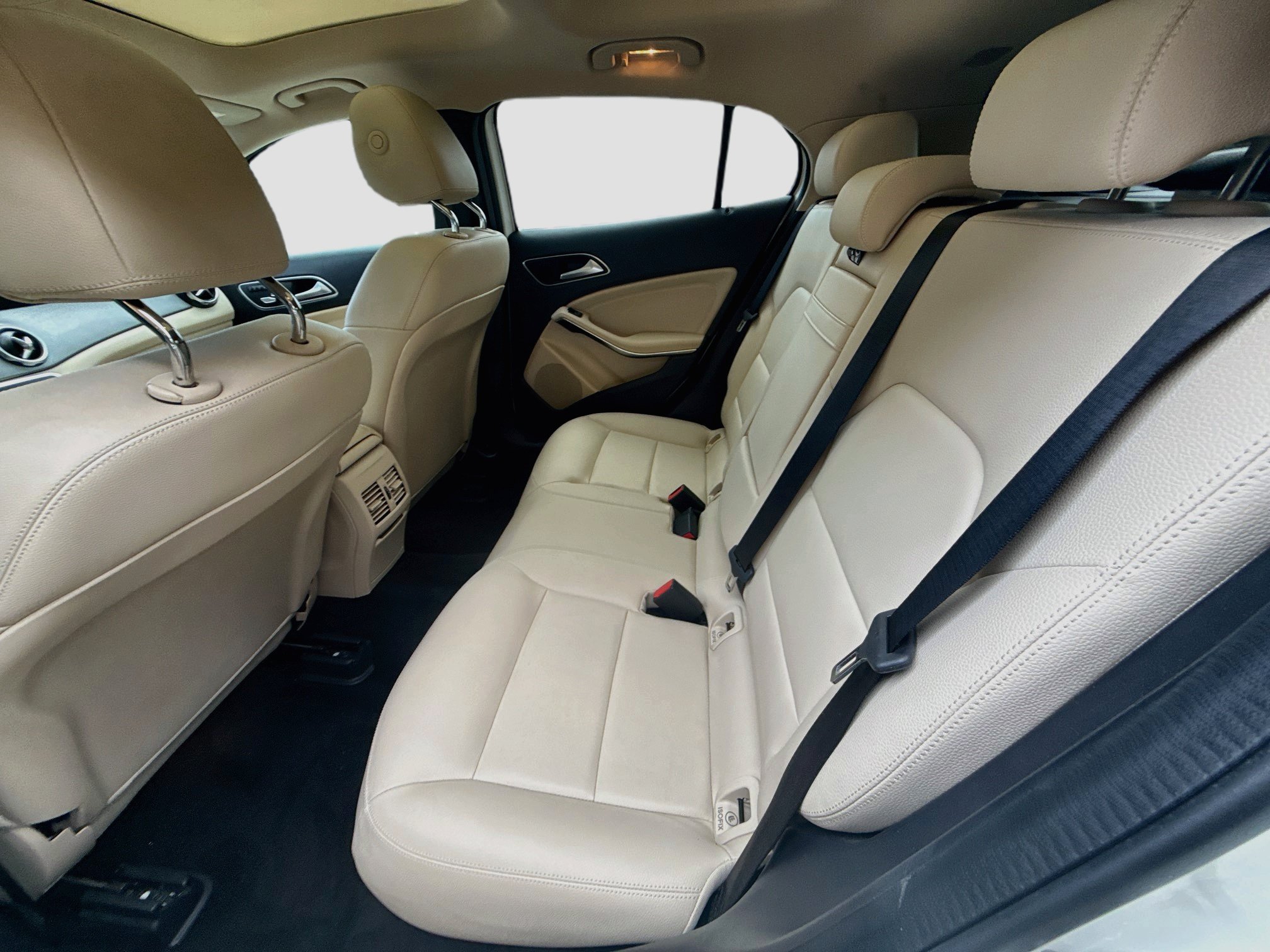 Used 2020 Mercedes-Benz GLA 250 4MATIC w/ Premium Package image 23