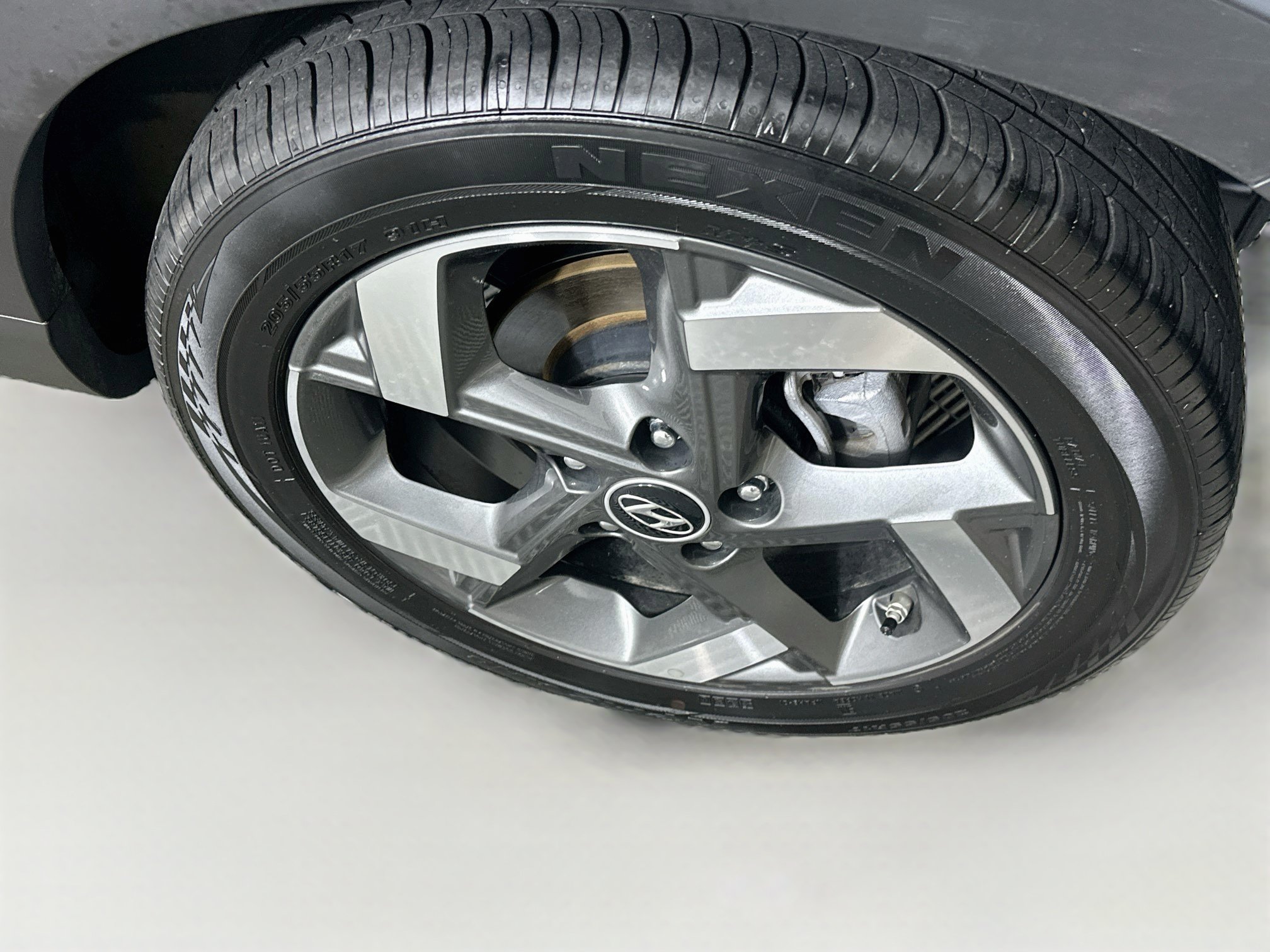 Used 2025 Hyundai Venue SEL FWD image 11
