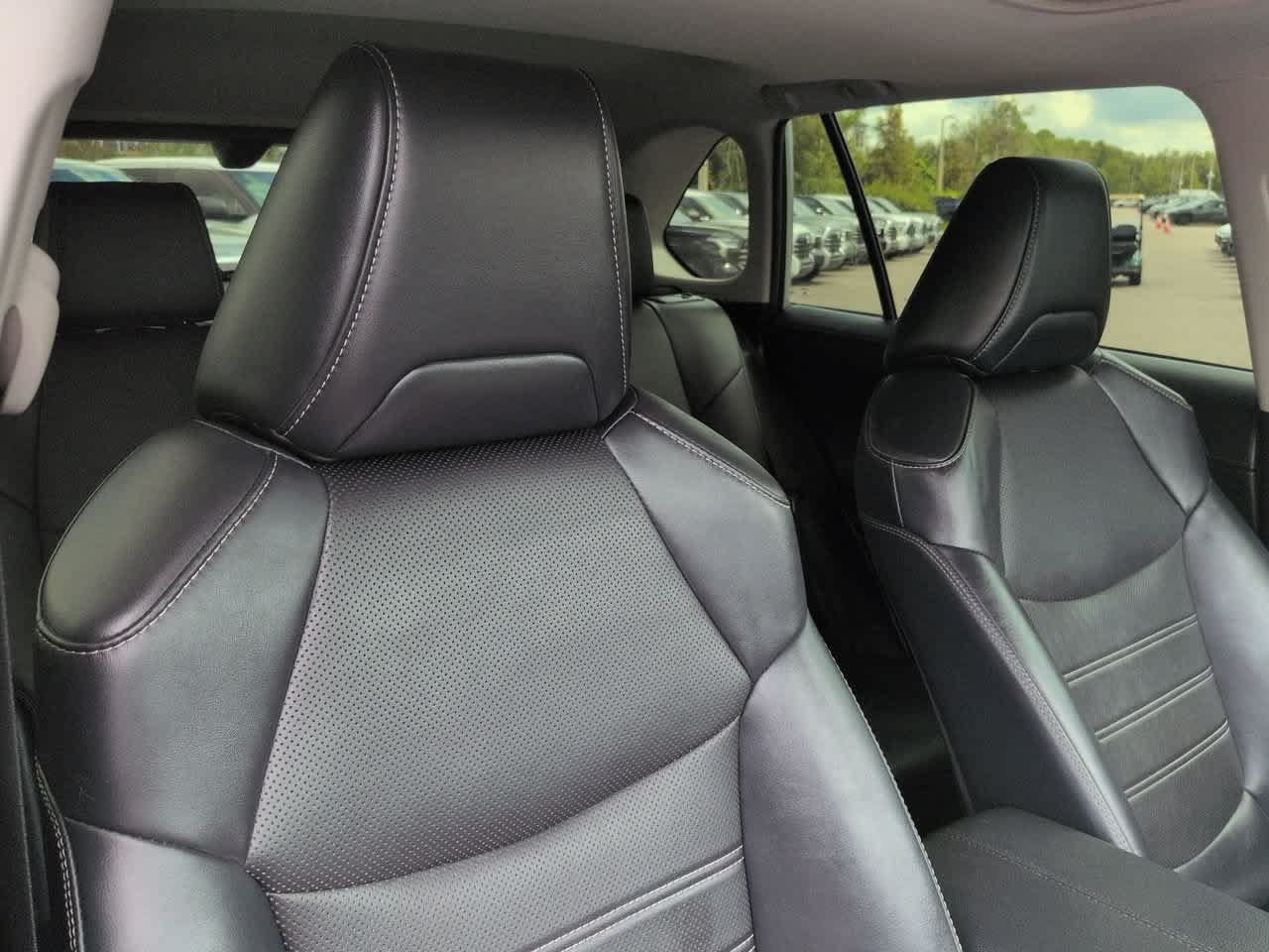 Used 2019 Toyota RAV4 Limited w/ Cold Weather Package FWD image 7