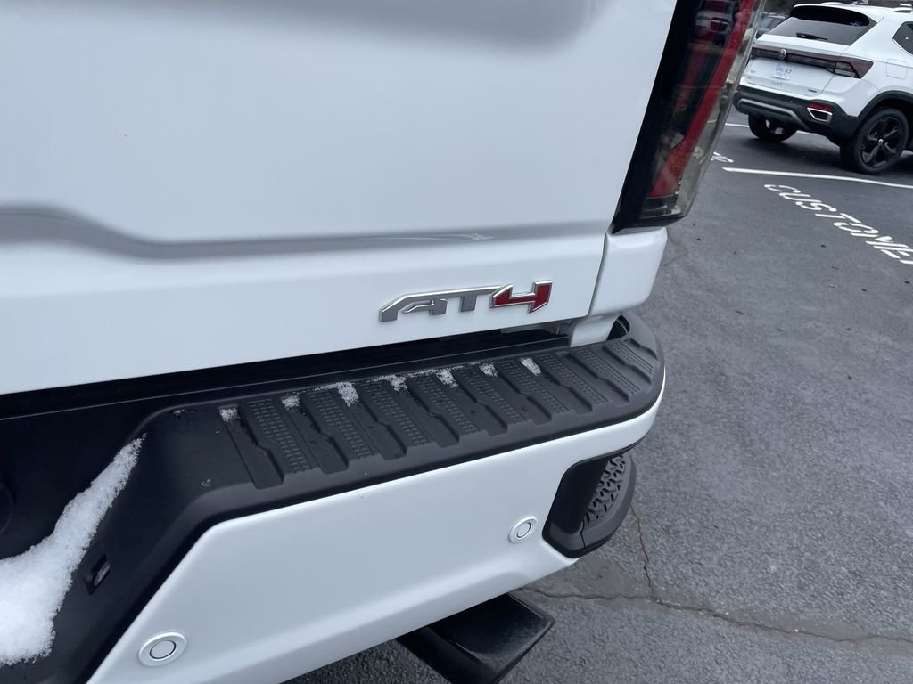Used 2024 GMC Sierra 2500 AT4 w/ AT4 Preferred Package image 6