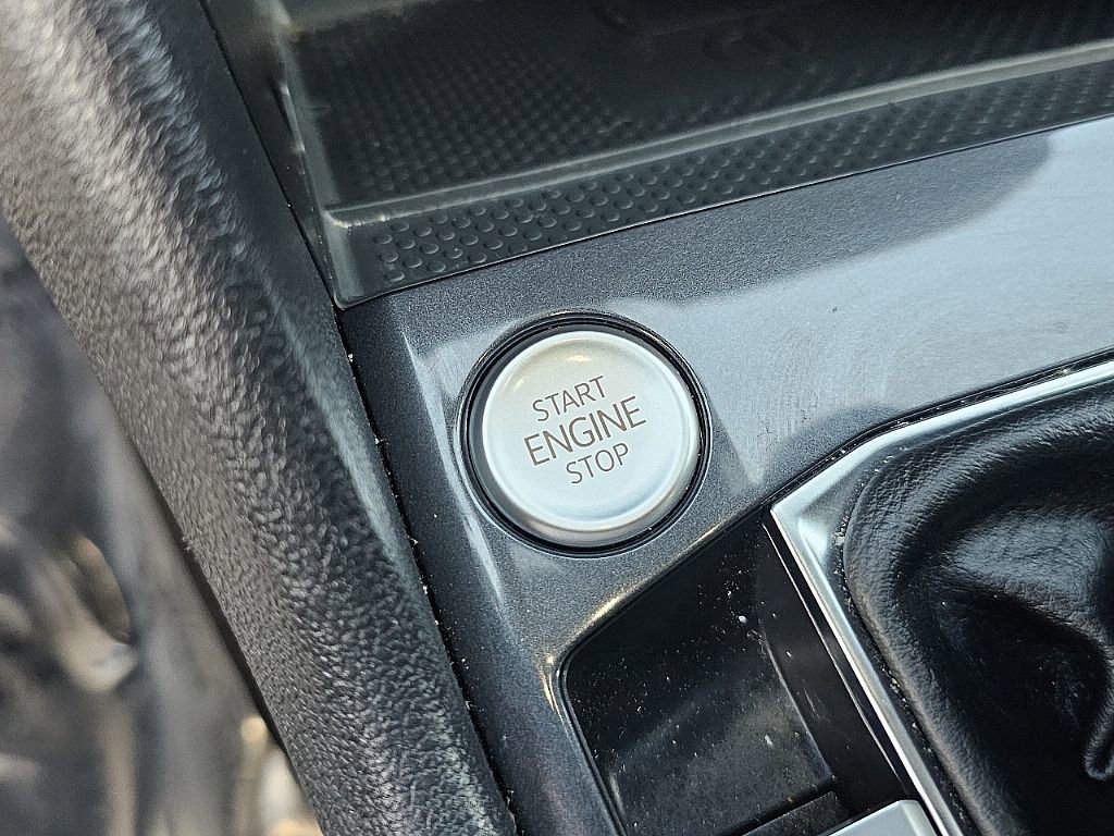 Used 2024 Volkswagen Tiguan SE R-Line image 32