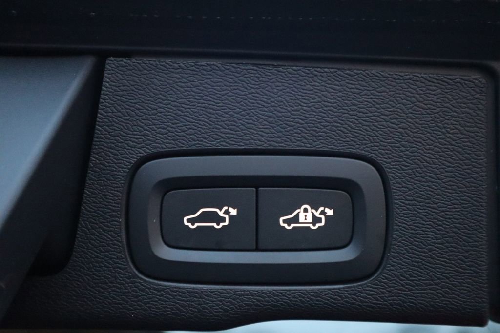 Used 2025 Volvo XC60 B5 Plus w/ Climate Package image 30