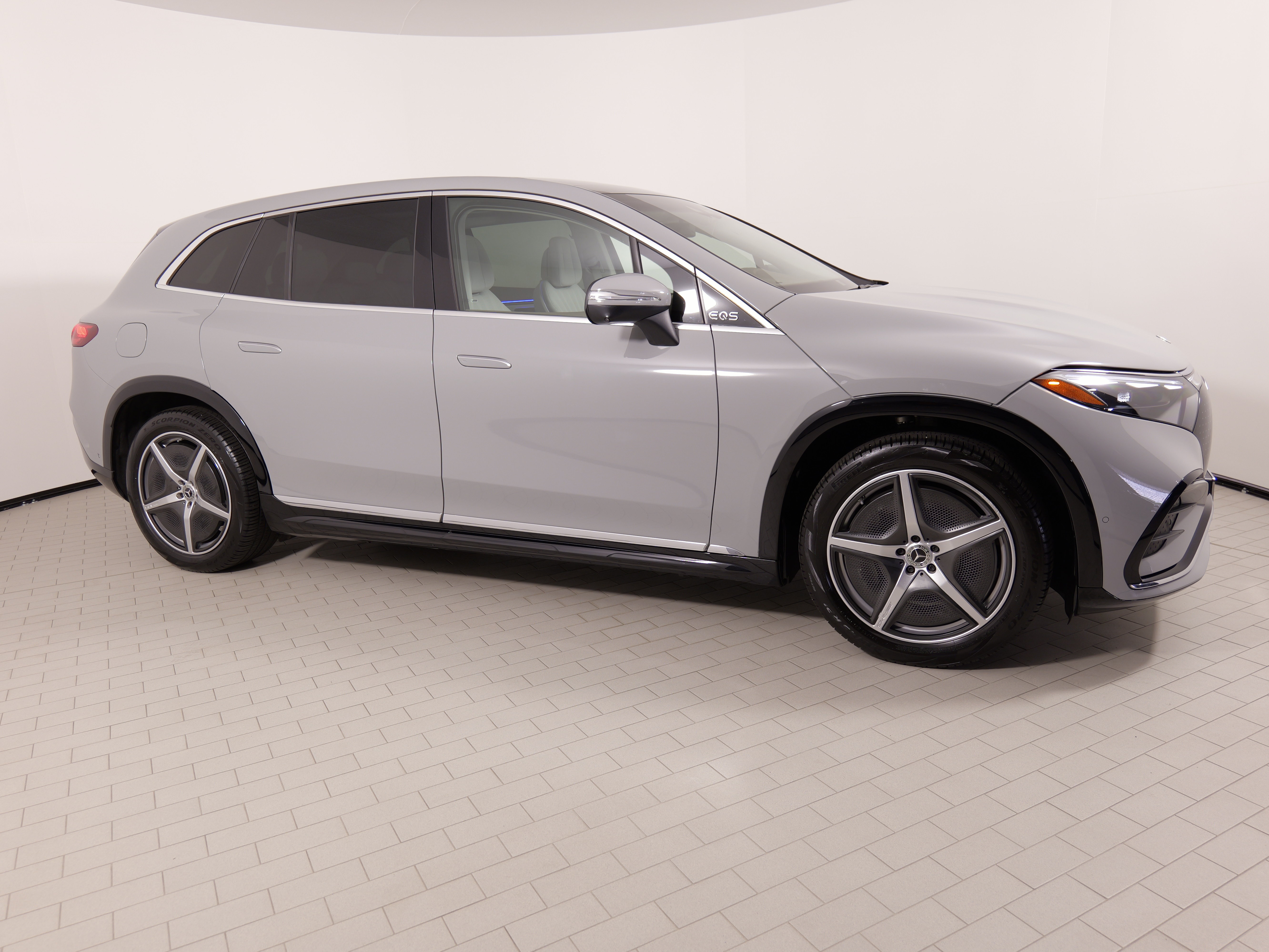 Used 2023 Mercedes-Benz EQS 580 4MATIC SUV image 10