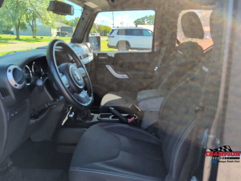 Used 2014 Jeep Wrangler Rubicon w/ Power Convenience Group AWD/4WD image 14