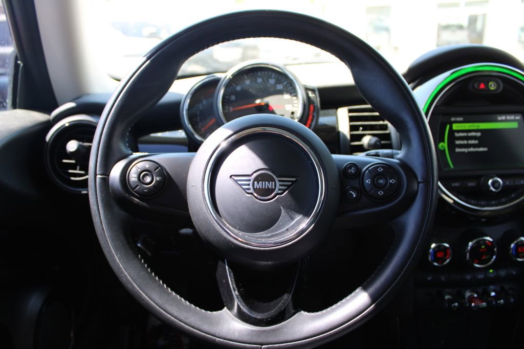 Used 2020 MINI Cooper 2-Door Hardtop FWD image 25