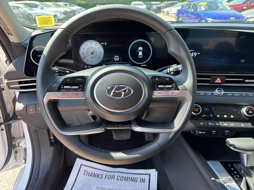 Used 2023 Hyundai Elantra Limited FWD image 18