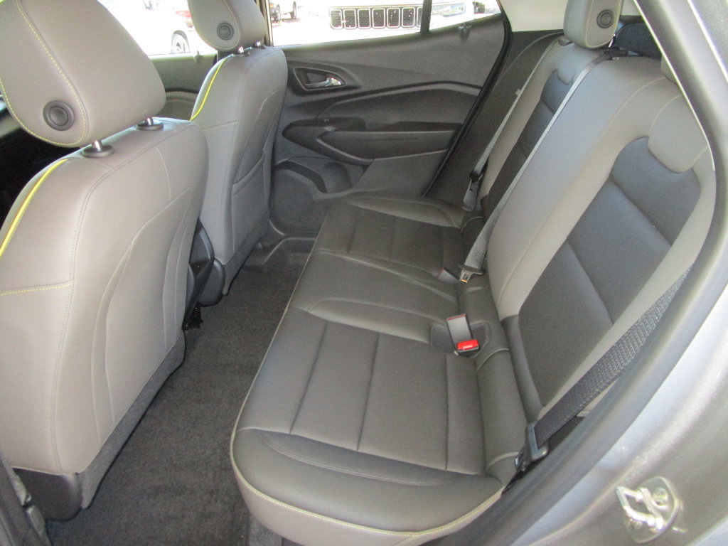 Used 2025 Chevrolet Trax ACTIV FWD image 17