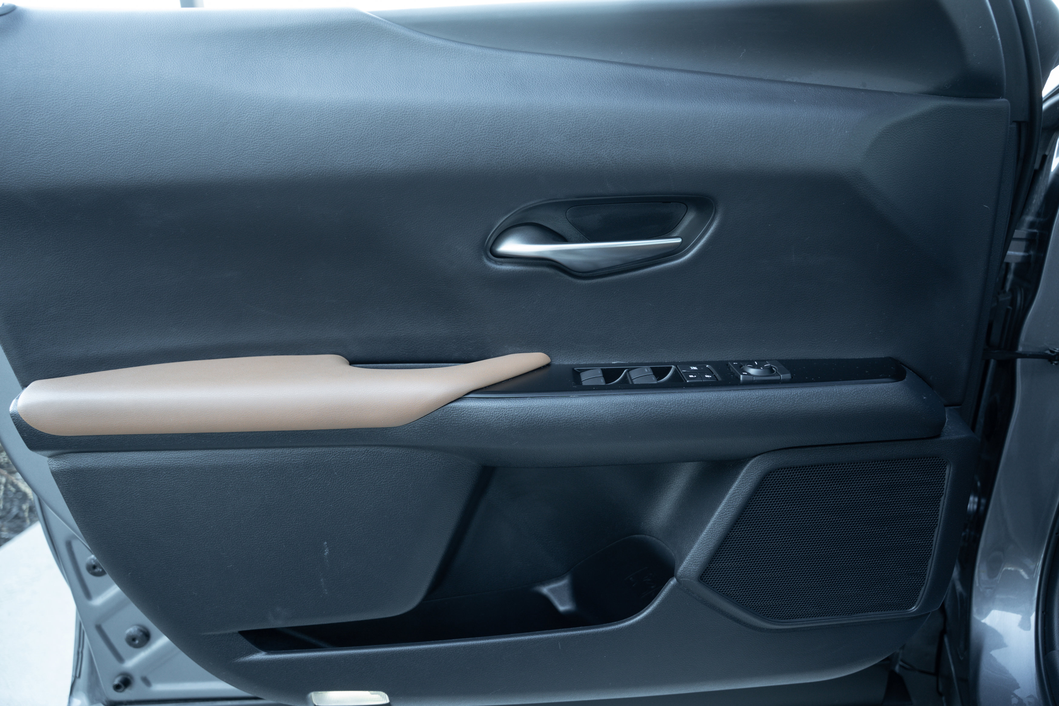 Used 2020 Lexus UX 250h w/ Premium Package image 18