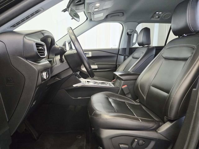 Used 2022 Ford Explorer XLT w/ Equipment Group 202A image 8