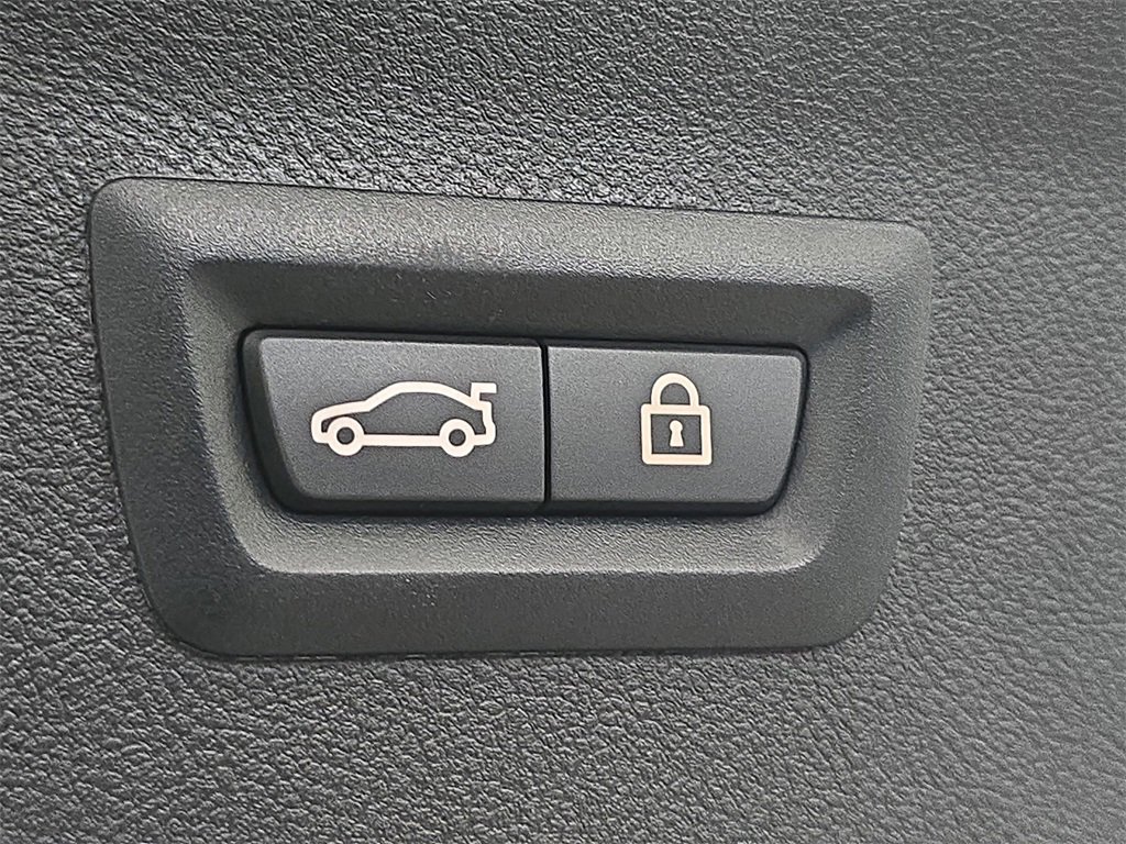 Used 2019 BMW X4 M40i w/ Driving Assistance Package image 30