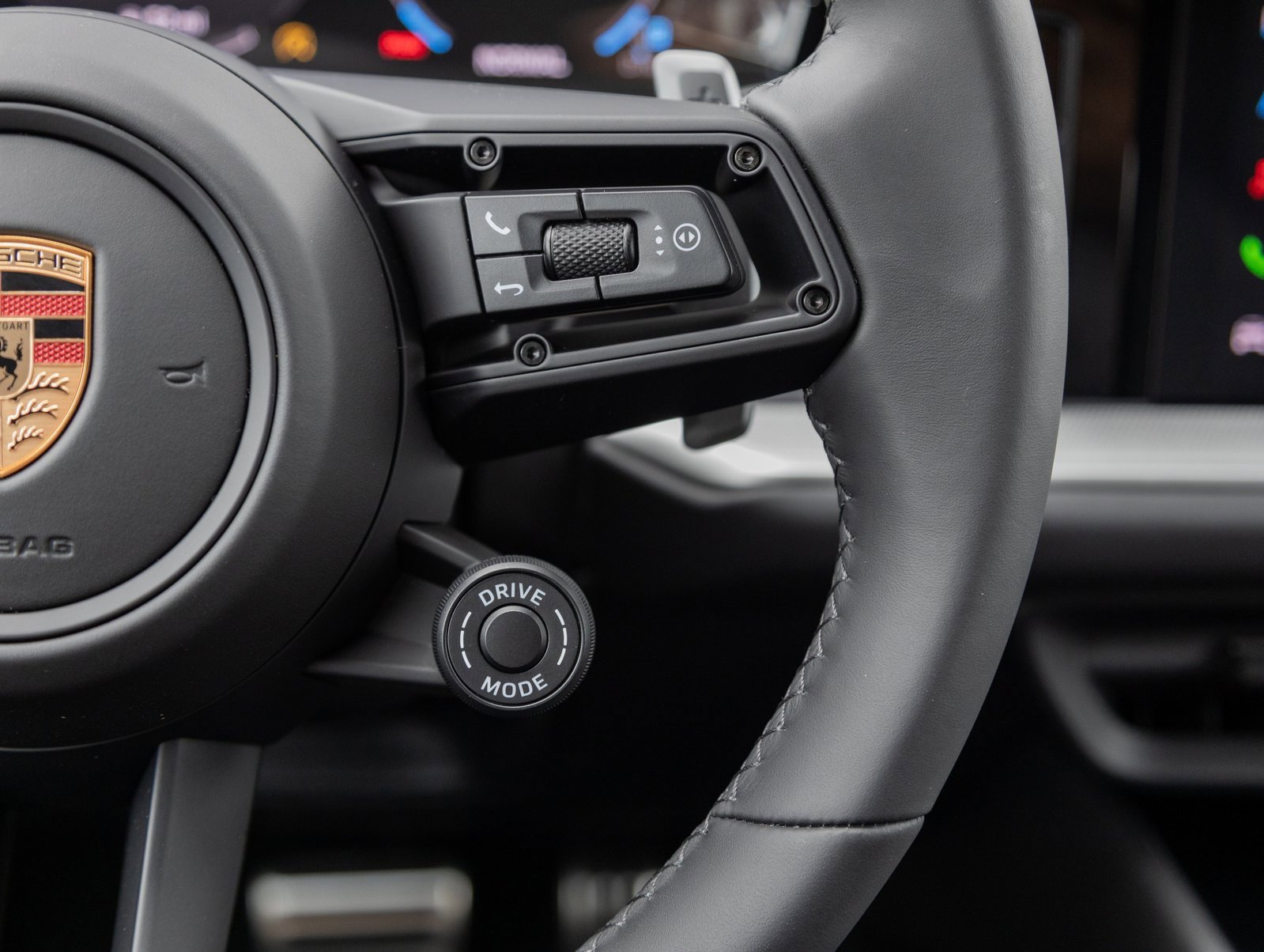 Used 2025 Porsche Cayenne S image 16