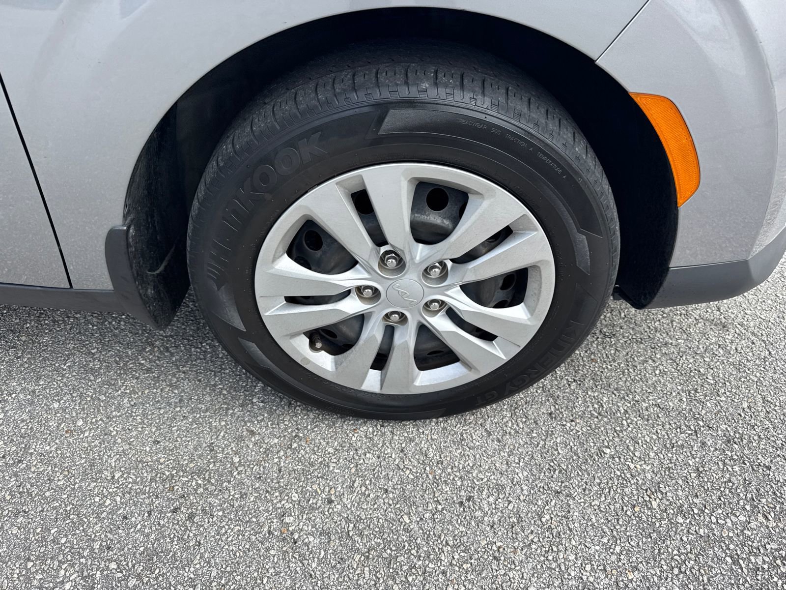 Used 2023 Kia Soul LX image 12