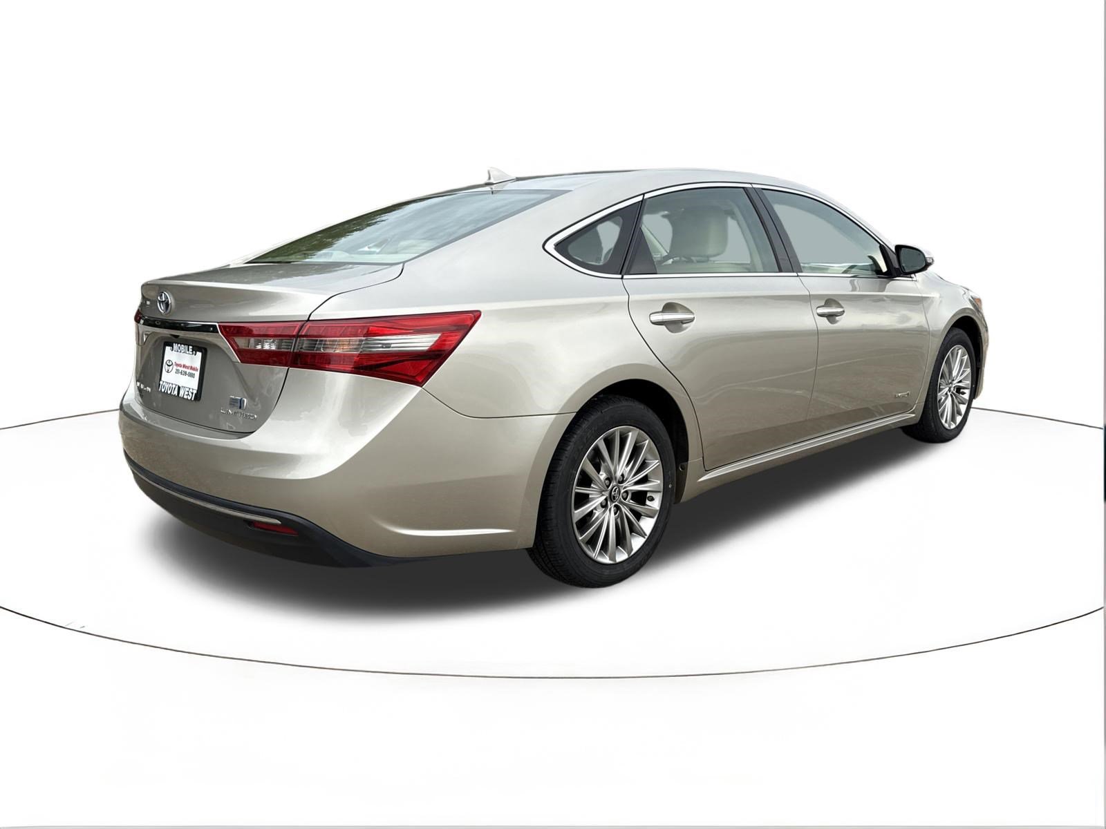 Used 2018 Toyota Avalon Limited w/ All Weather Liner Package FWD image 3