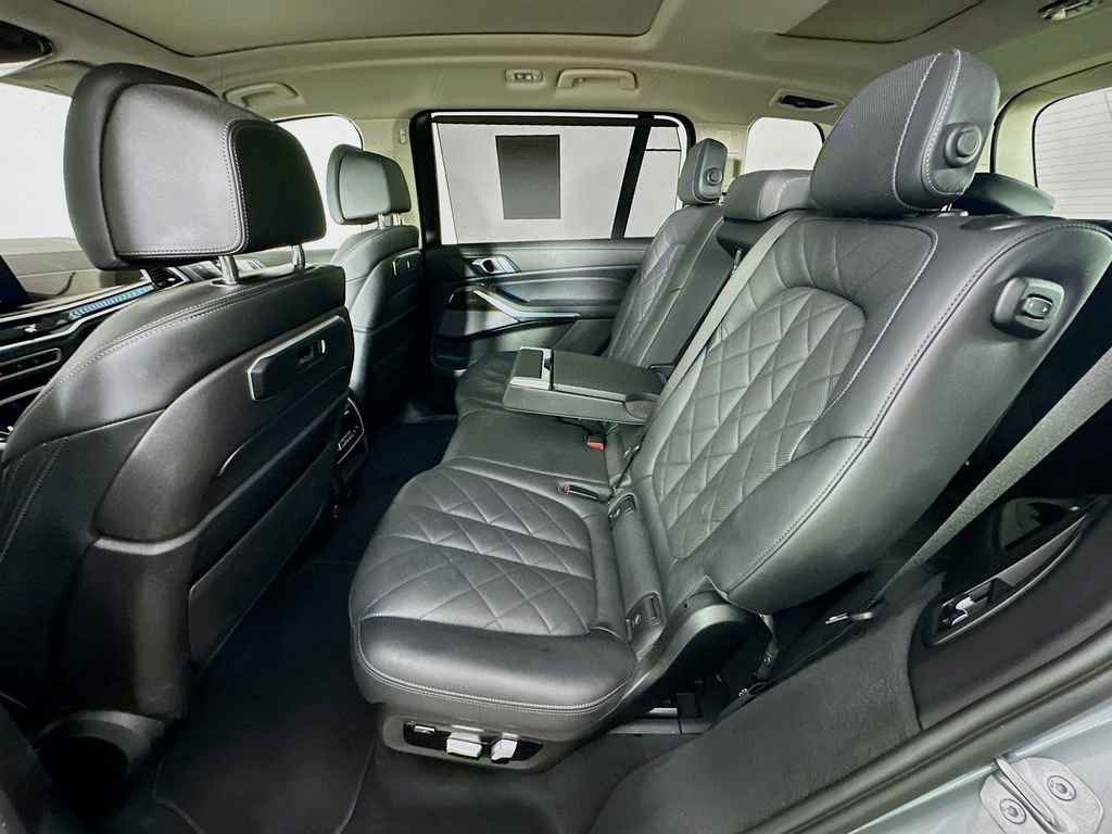Used 2023 BMW X7 xDrive40i w/ Executive Package image 32
