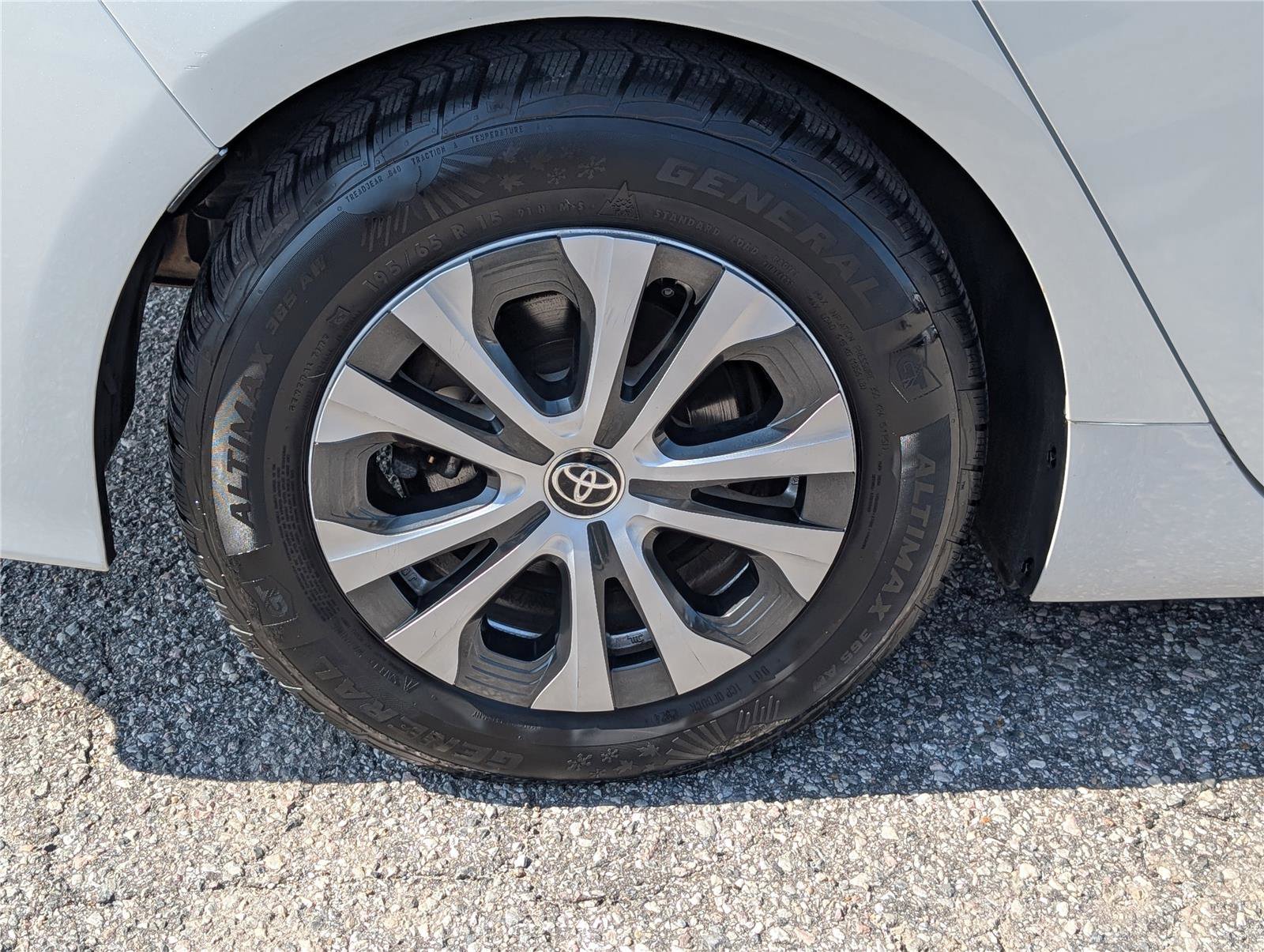 Used 2021 Toyota Prius Prime XLE image 9