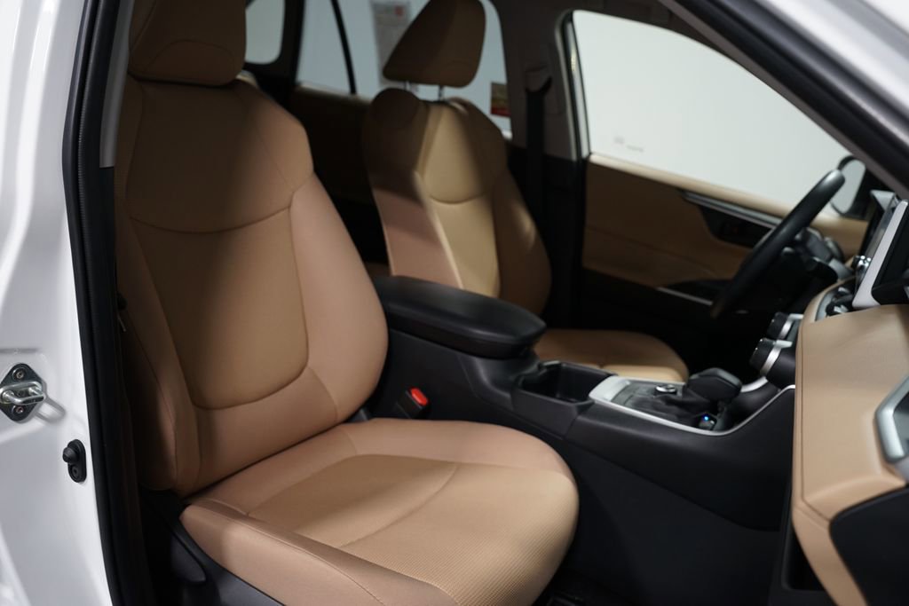 Certified 2025 Toyota RAV4 LE image 26