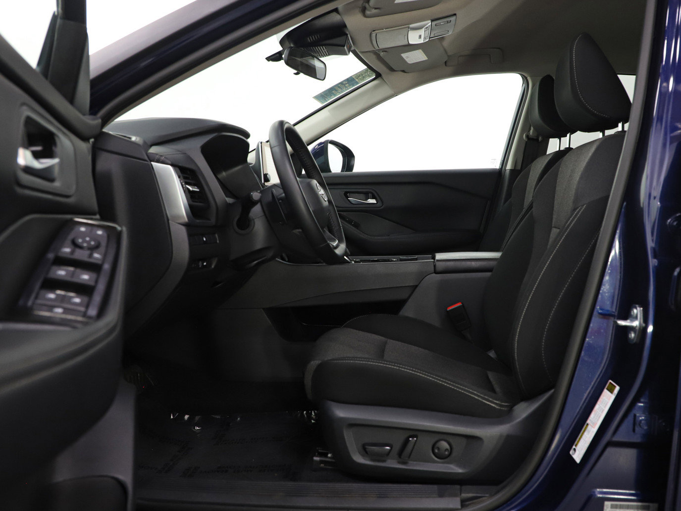 Used 2025 Nissan Rogue SV AWD/4WD image 24