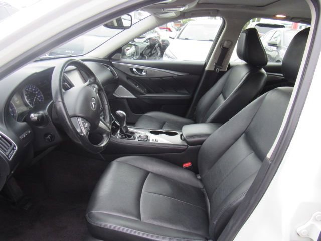 Used 2017 INFINITI Q50 3.0t Premium w/ 3.0T Premium Plus Package image 9