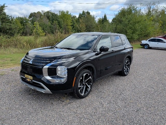 Used 2024 Mitsubishi Outlander SE image 1