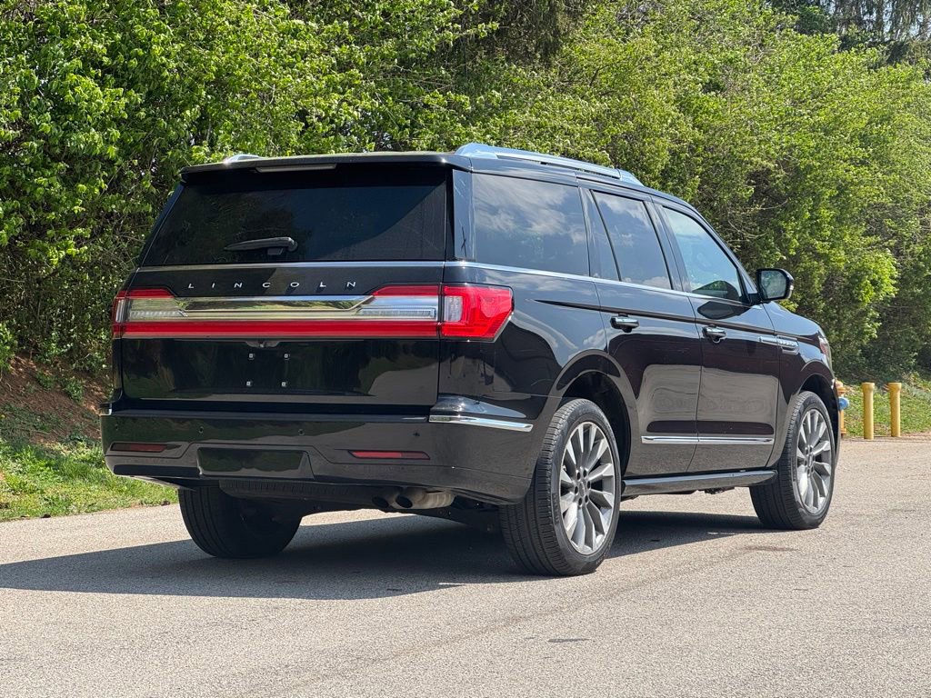 Used 2018 Lincoln Navigator Select image 4