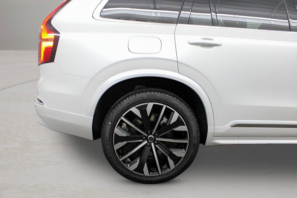 New 2026 Volvo XC90 B5 Core w/ Protection Package Premier image 17