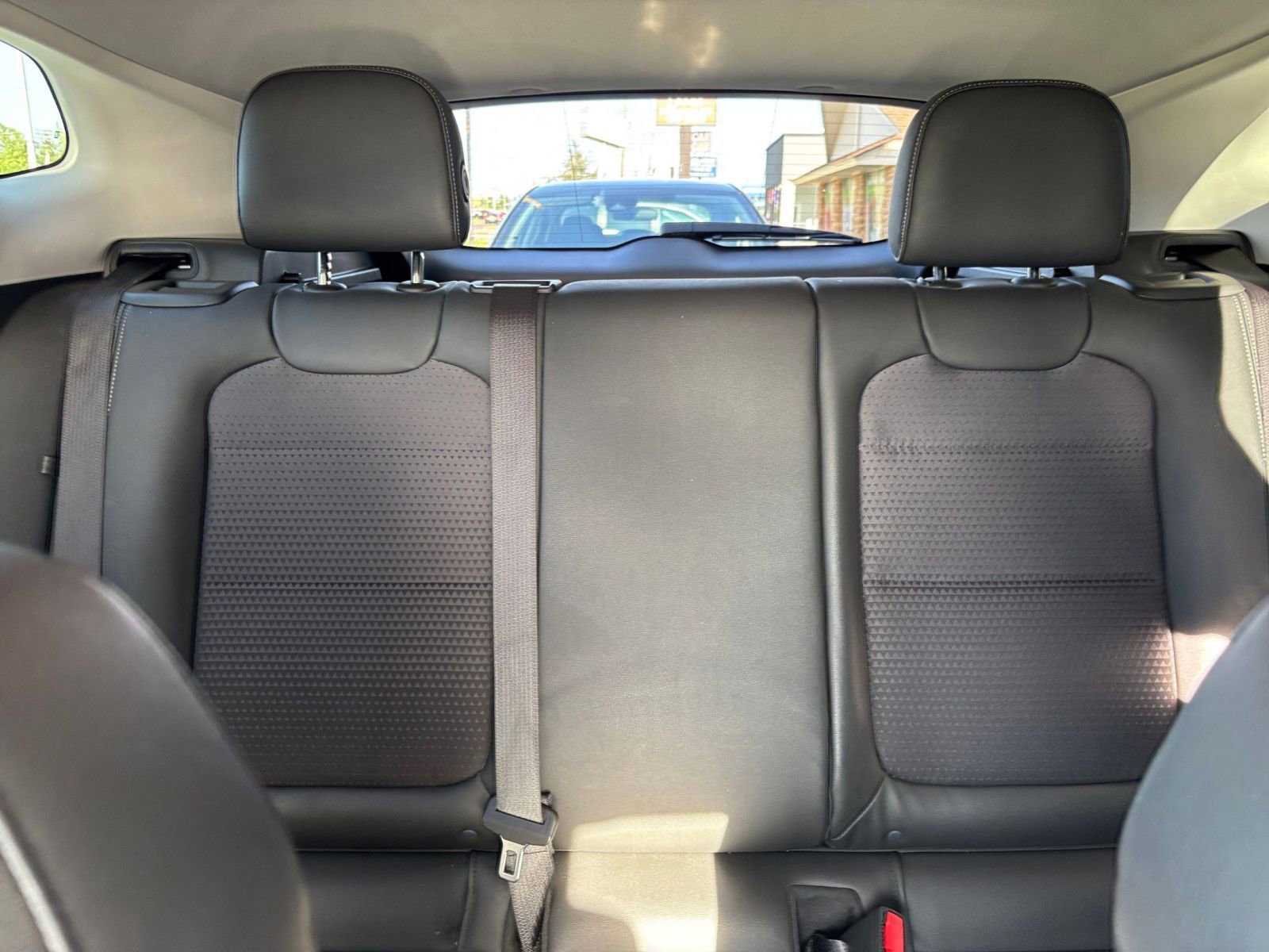 Used 2025 Chevrolet Trax LT FWD image 37