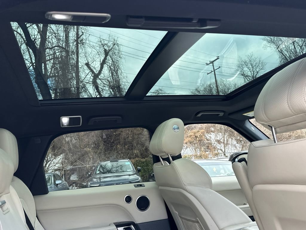 Used 2016 Land Rover Range Rover Sport HSE image 18