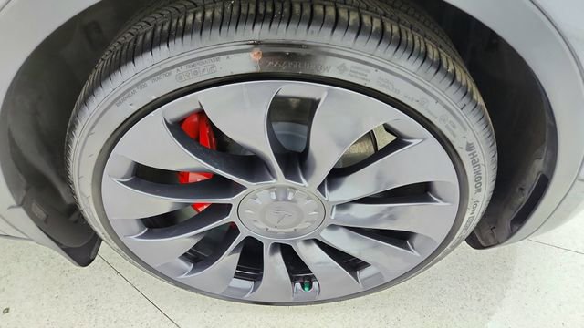 Used 2025 Tesla Model Y Performance image 57
