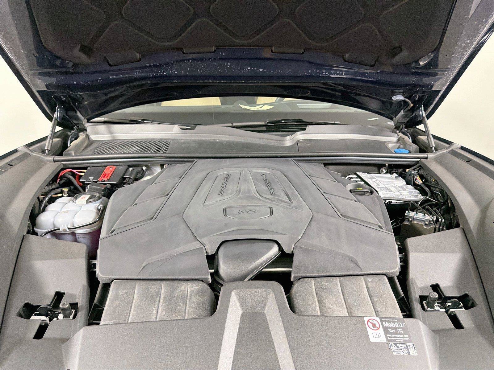 Certified 2025 Porsche Cayenne Coupe AWD/4WD image 36