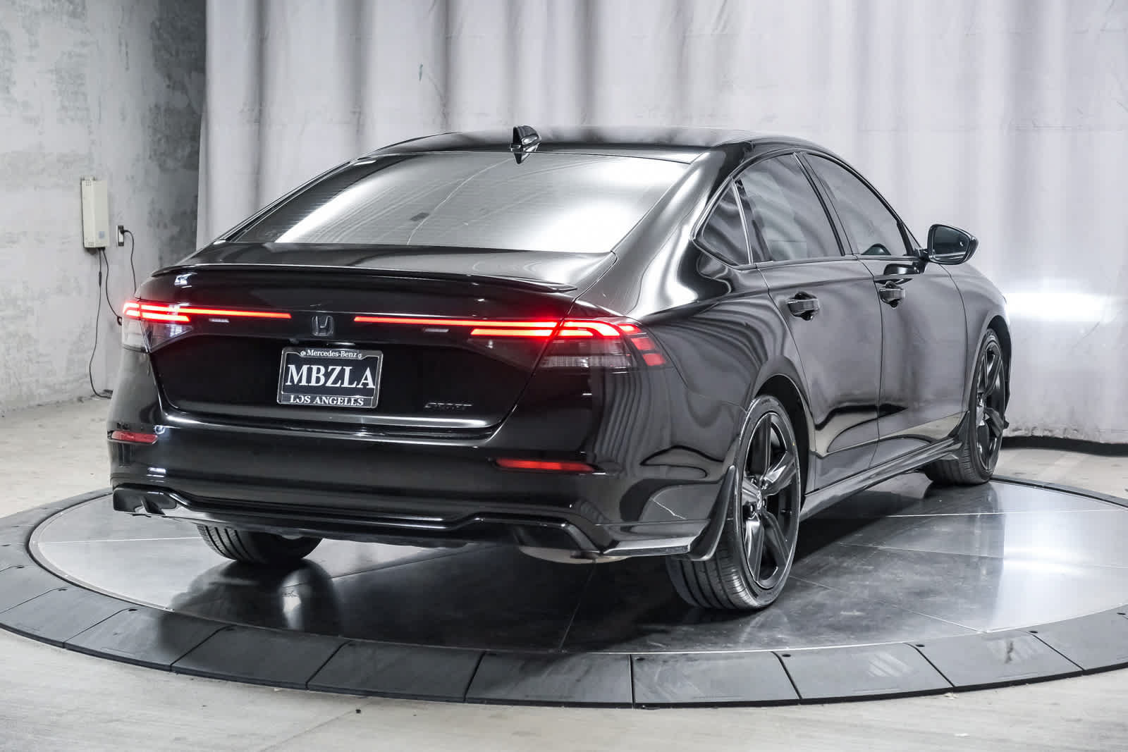 Used 2024 Honda Accord Sport image 4